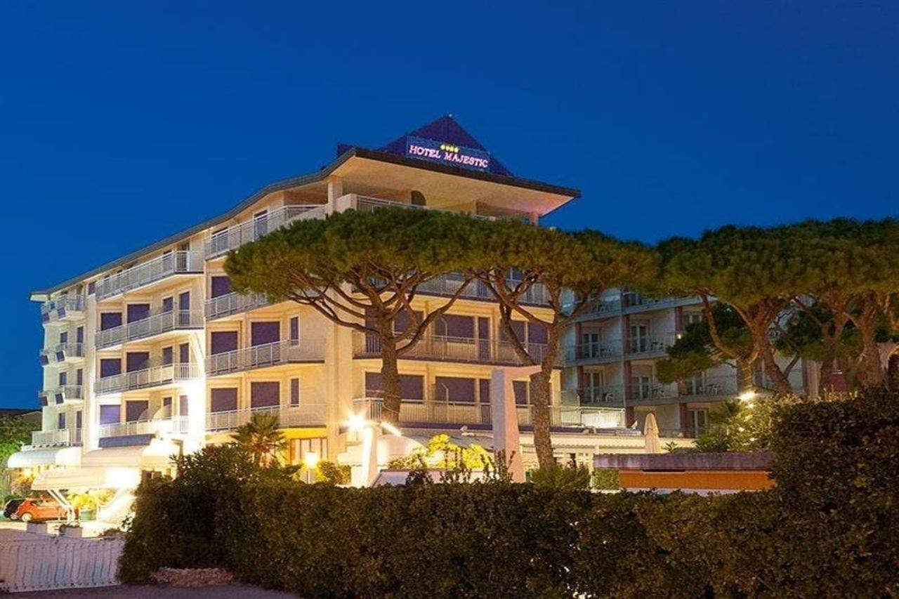 Hotel Majestic Лідо-ді-Єзоло Екстер'єр фото