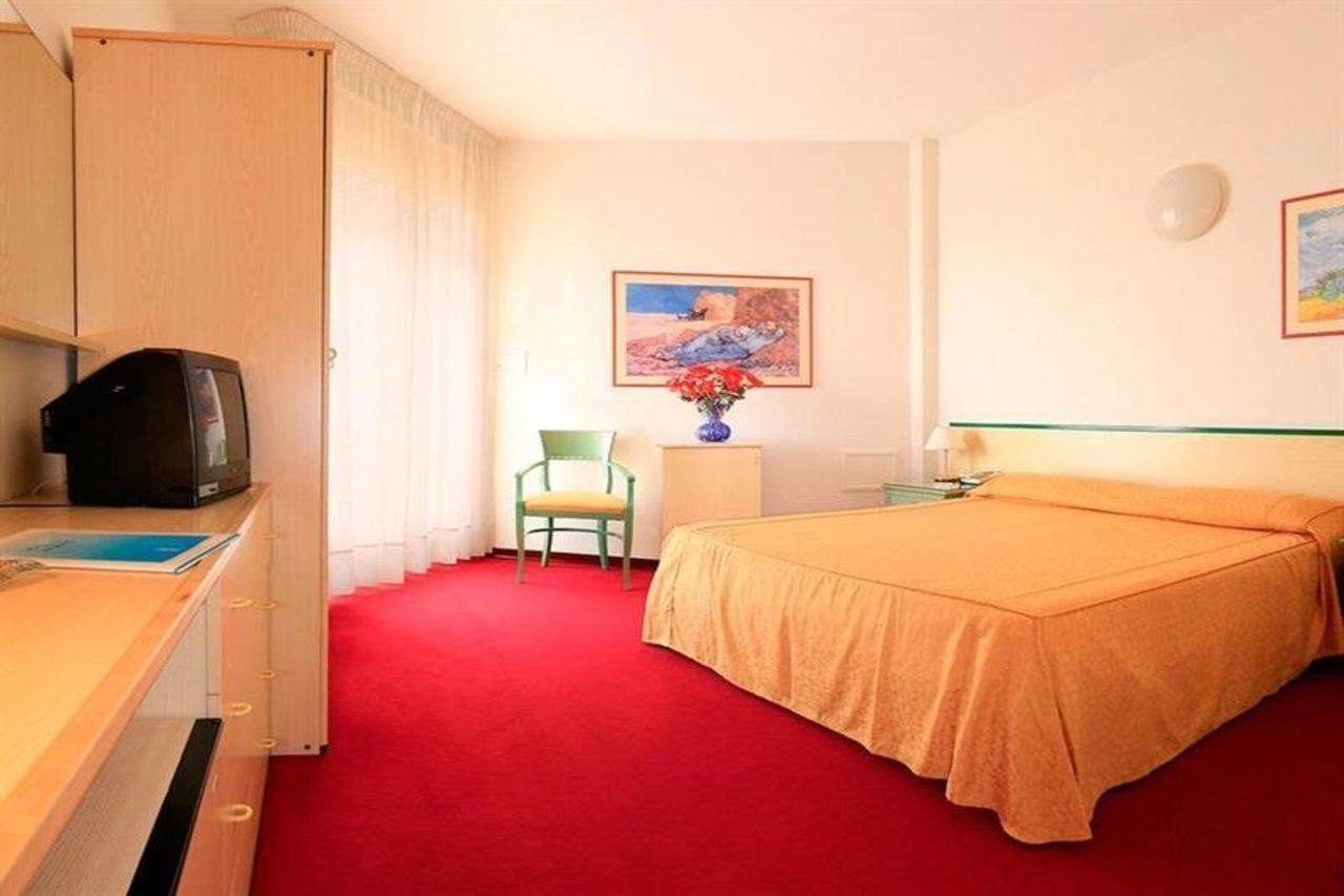 Hotel Majestic Лідо-ді-Єзоло Екстер'єр фото