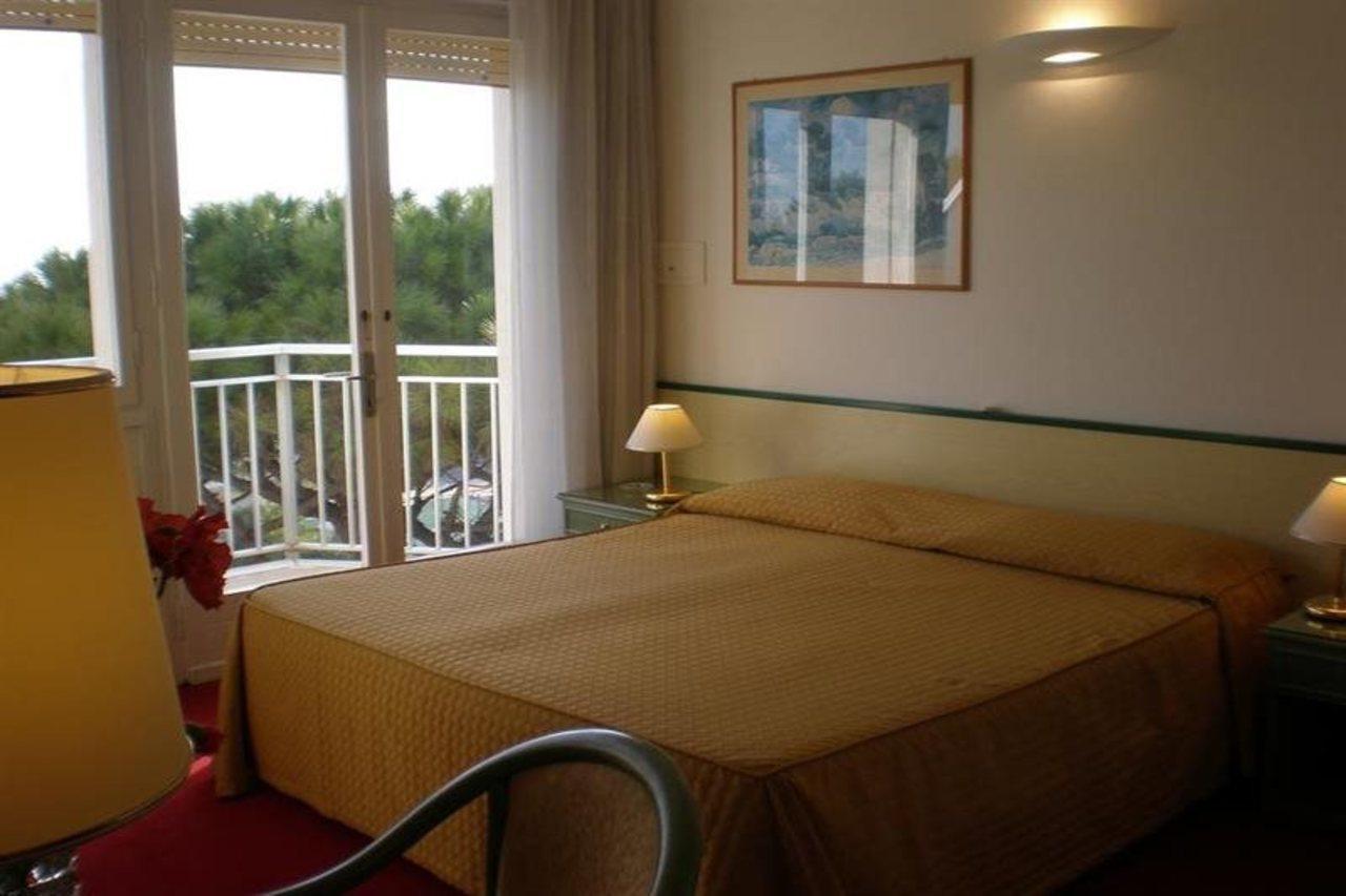 Hotel Majestic Лідо-ді-Єзоло Екстер'єр фото