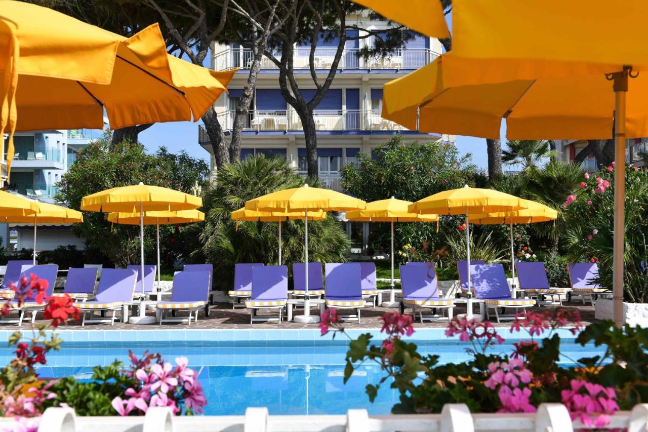 Hotel Majestic Лідо-ді-Єзоло Екстер'єр фото