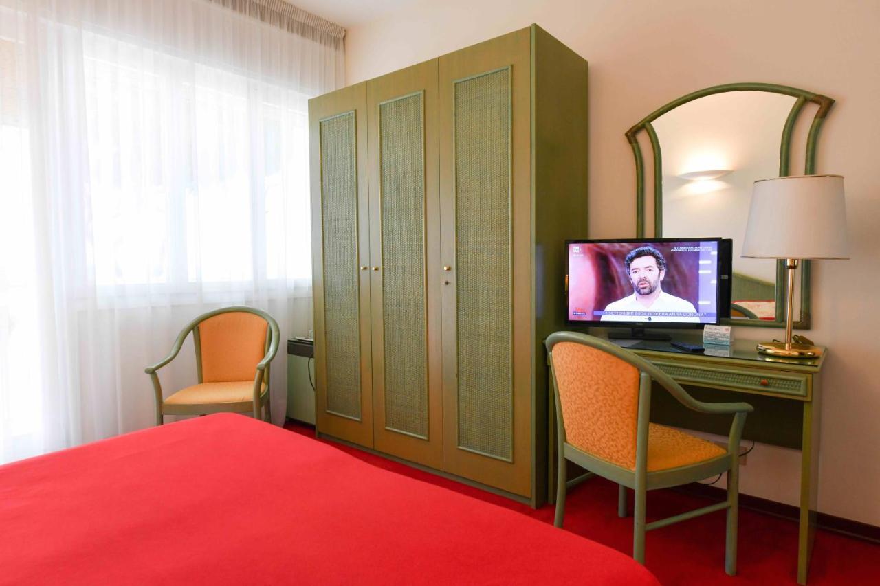 Hotel Majestic Лідо-ді-Єзоло Екстер'єр фото