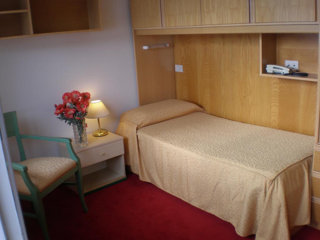 Hotel Majestic Лідо-ді-Єзоло Номер фото