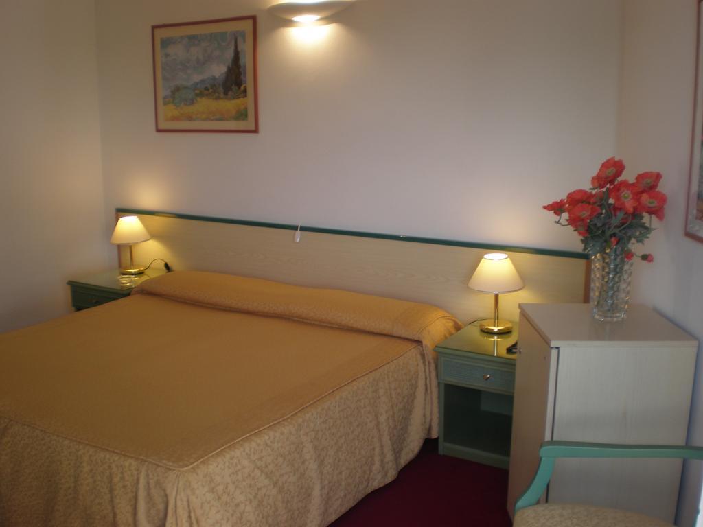 Hotel Majestic Лідо-ді-Єзоло Номер фото